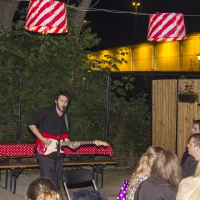 Savršeno Zaokret veče sa Elephant and the Moon